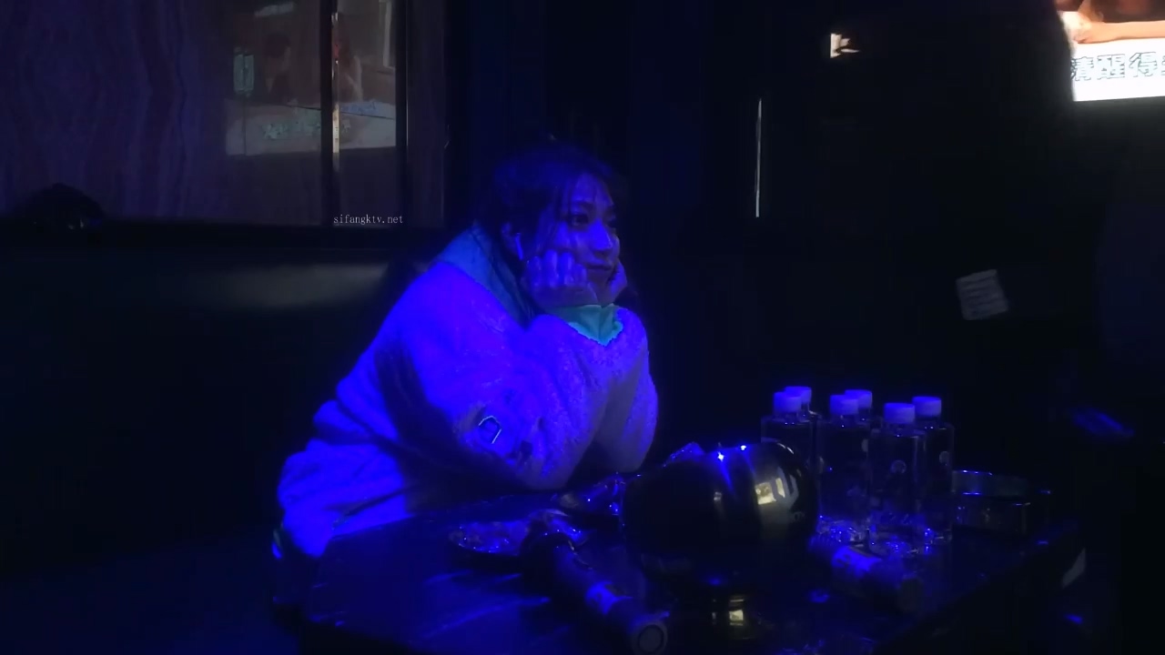 [MP4/749MB]【狮子座】高三学妹KTV喝醉操主动自拍